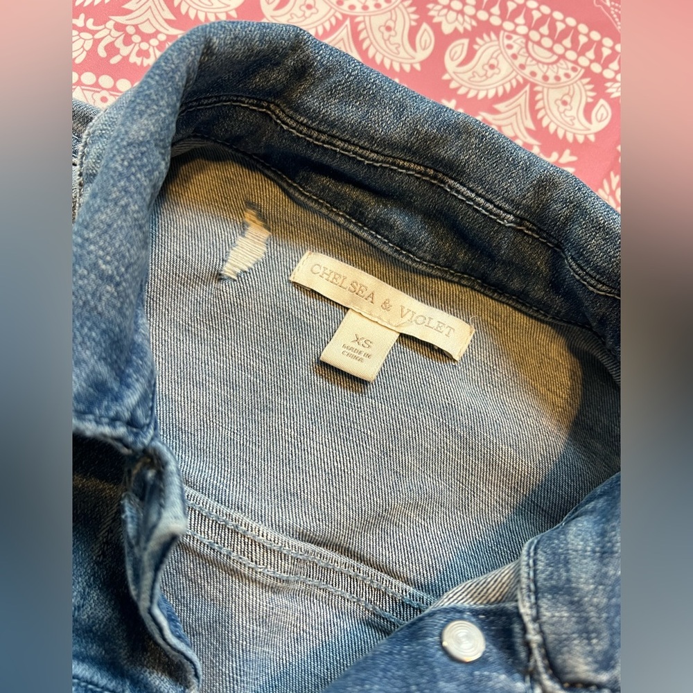 Jean jacket- 90’s vibe - Picture 2 of 4